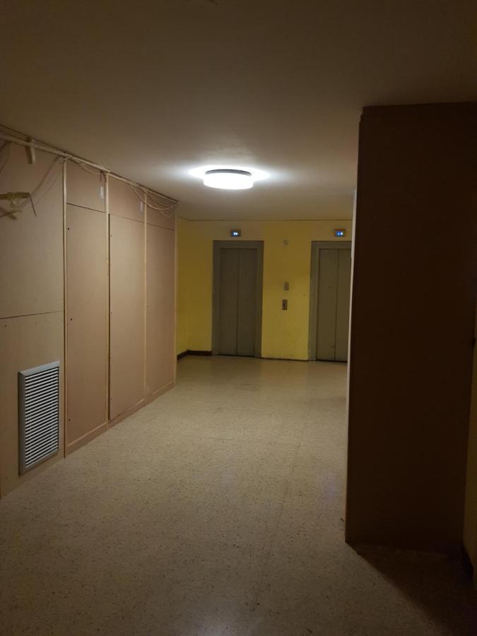 Chambre Spacieuse - Dressing - Sdb Communes - Parking Prive نيم المظهر الخارجي الصورة