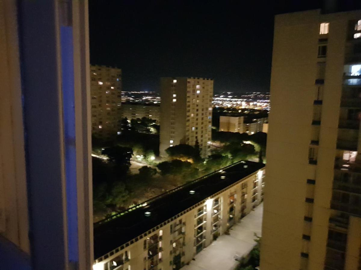 Chambre Spacieuse - Dressing - Sdb Communes - Parking Prive نيم المظهر الخارجي الصورة