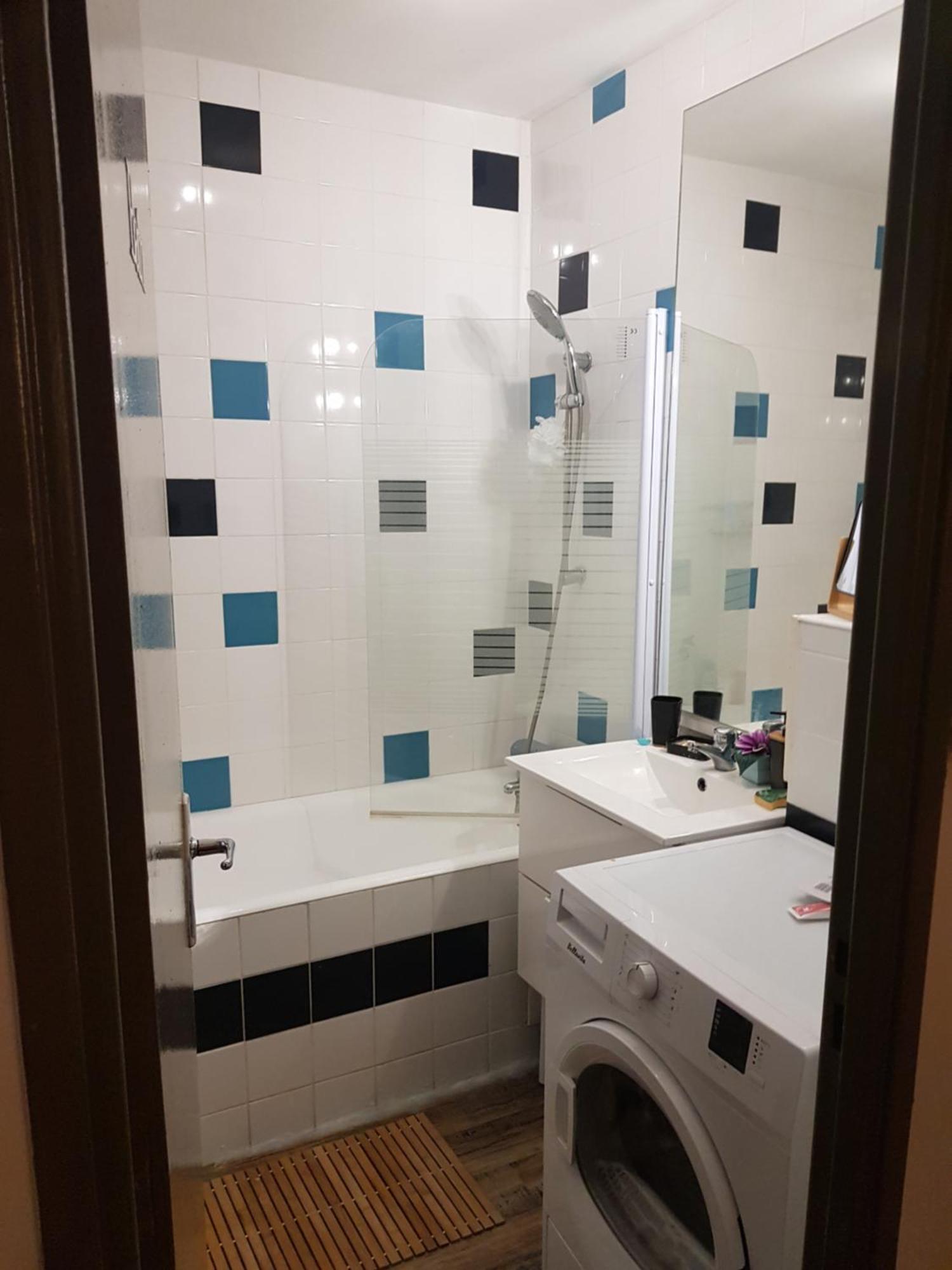 Chambre Spacieuse - Dressing - Sdb Communes - Parking Prive نيم المظهر الخارجي الصورة