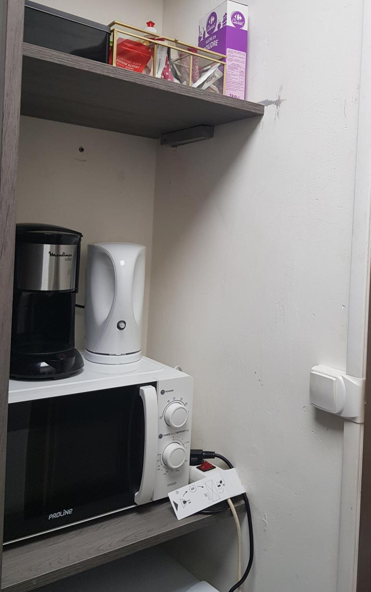 Chambre Spacieuse - Dressing - Sdb Communes - Parking Prive نيم المظهر الخارجي الصورة