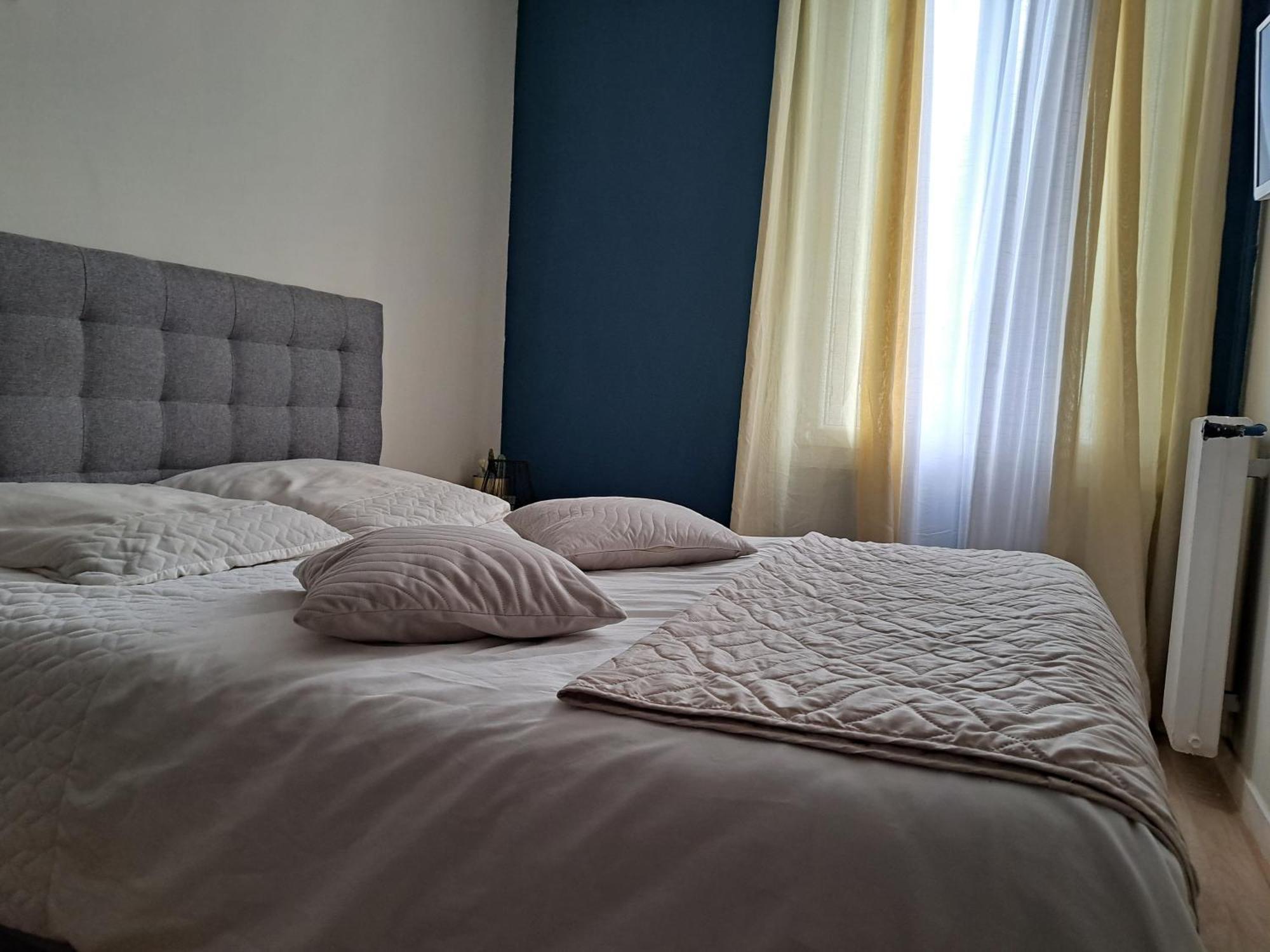 Chambre Spacieuse - Dressing - Sdb Communes - Parking Prive نيم المظهر الخارجي الصورة