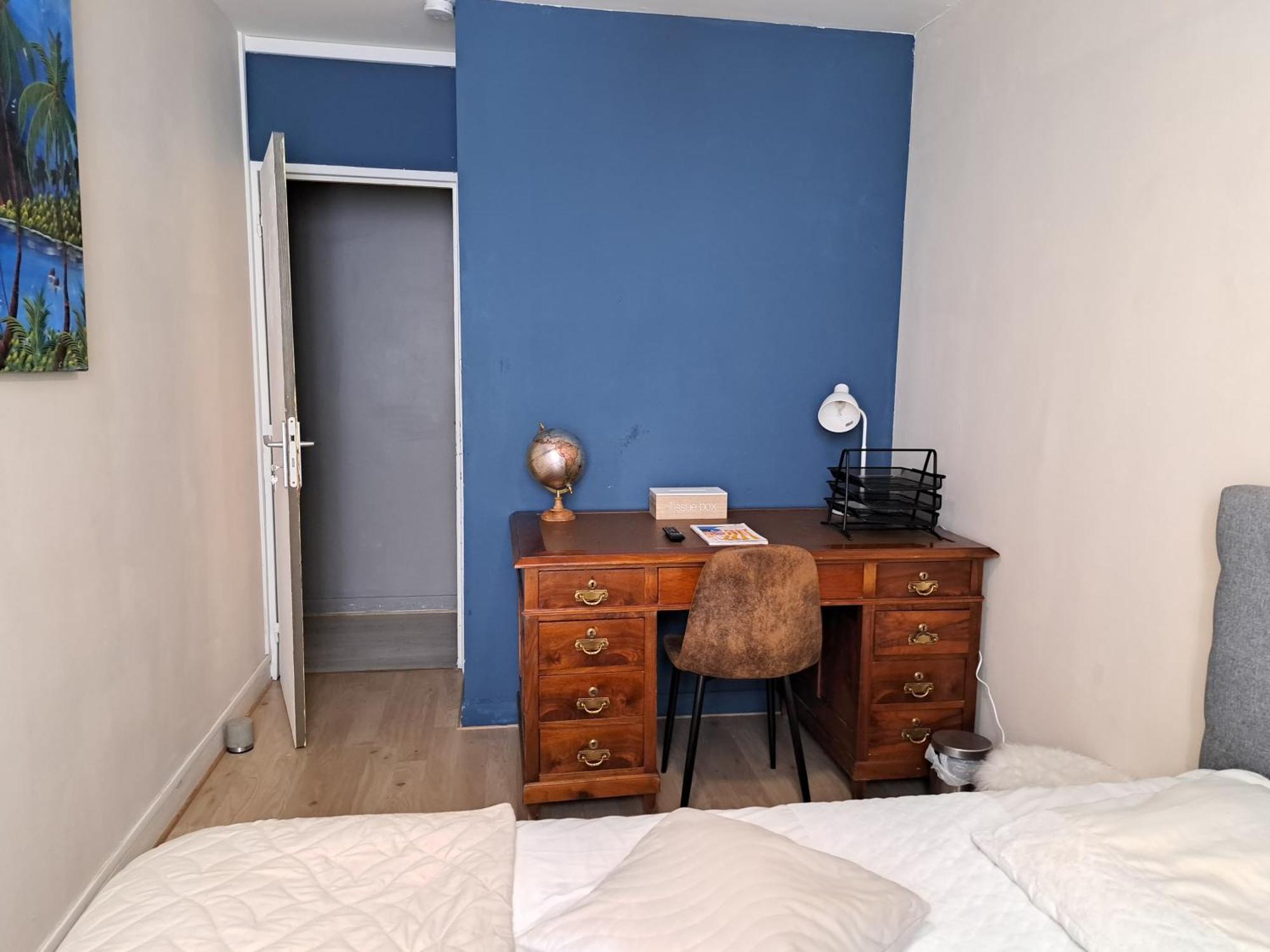 Chambre Spacieuse - Dressing - Sdb Communes - Parking Prive نيم المظهر الخارجي الصورة