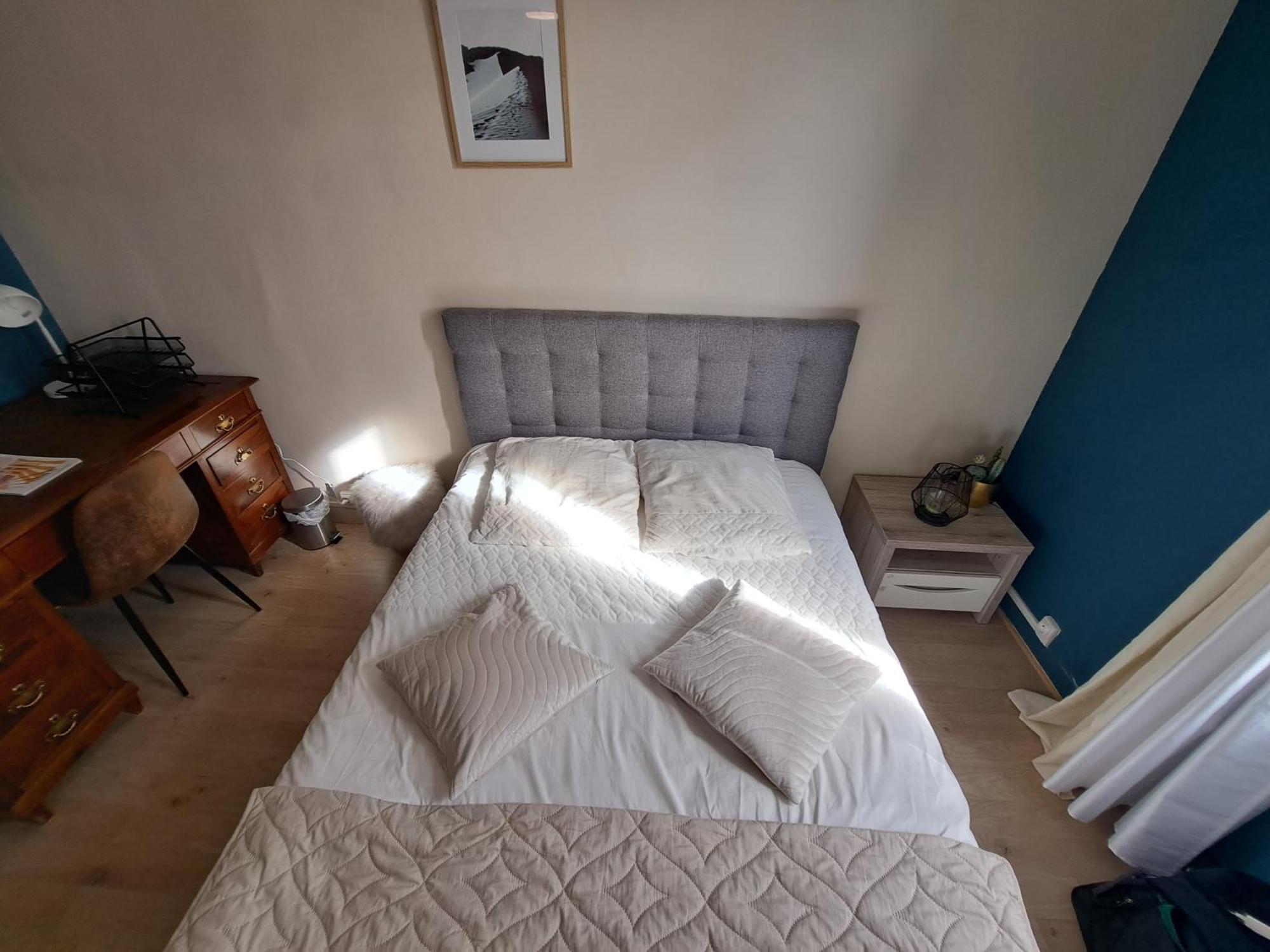 Chambre Spacieuse - Dressing - Sdb Communes - Parking Prive نيم المظهر الخارجي الصورة
