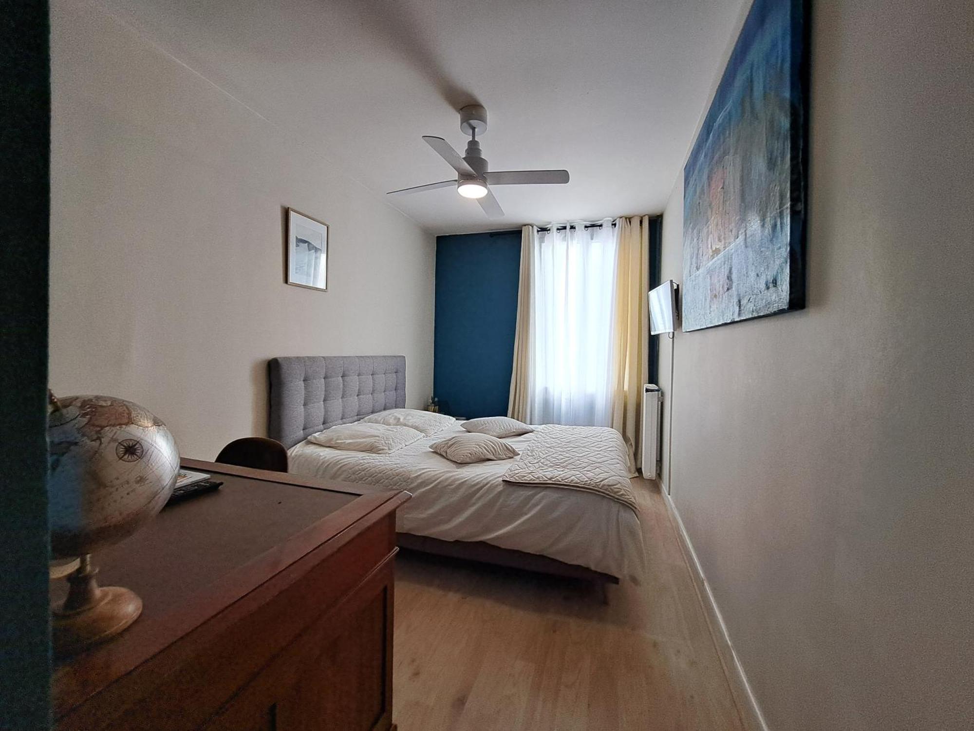 Chambre Spacieuse - Dressing - Sdb Communes - Parking Prive نيم المظهر الخارجي الصورة